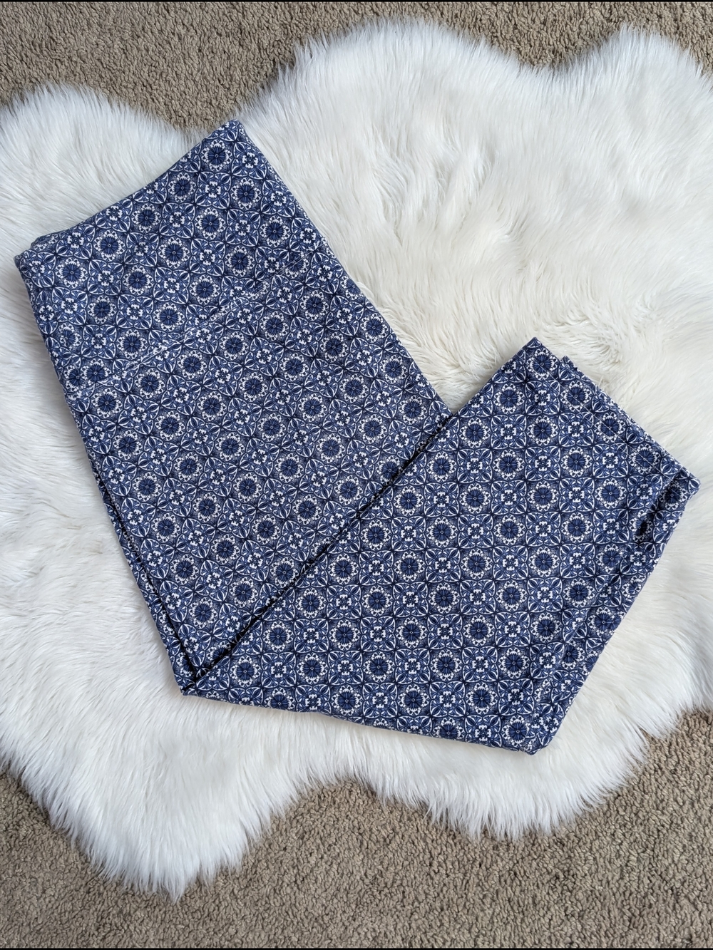 Great Northwest Indigo Blue And White Patterned Stretch Crop pants Size Large